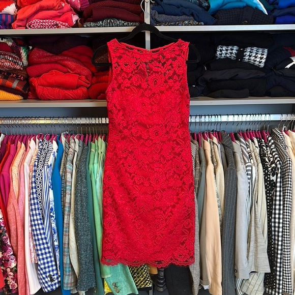 Adrianna Papell Dresses & Skirts - Adianna Papell red lace overlay sleeveless dress size 6